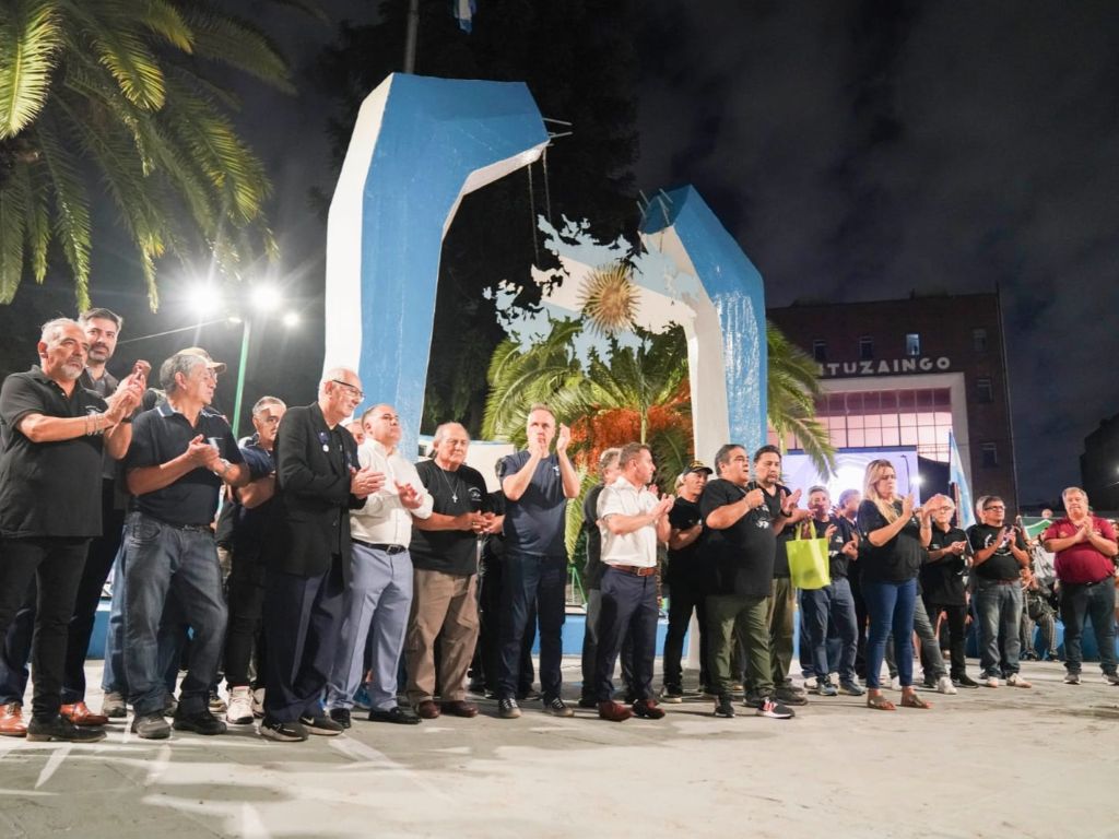 Ituzaing&oacute; record&oacute; a los h&eacute;roes de Malvinas con una vigilia en la Plaza San Mart&iacute;n